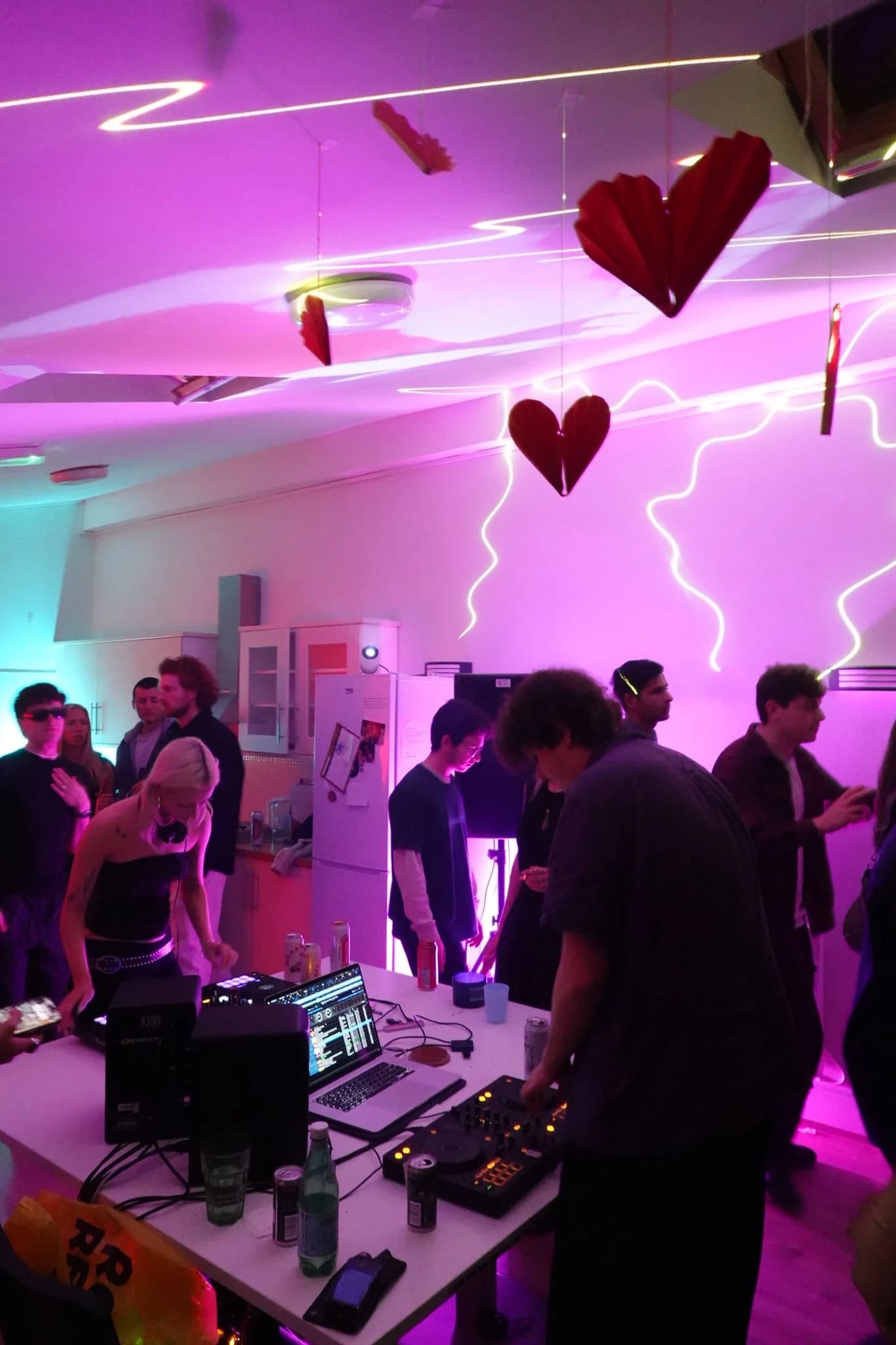 Requiem DJs playing face to face in the house